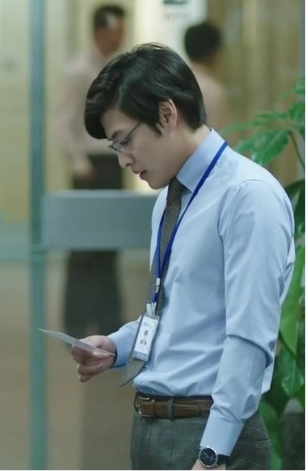 Kang Ha-neul as Jang Baek-gi with the Frederique Constant Slimline Moonphase Manufacture FC-705N4S6 in Misaeng: Incomplete Life (2014)