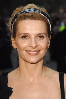 File:Juliette Binoche portrait.jpg