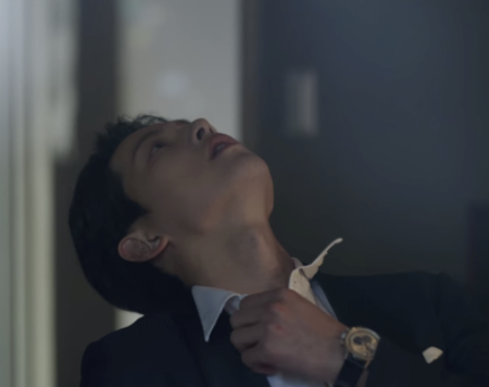 Song Joong-ki as Vincenzo Cassano with the Hublot Big Bang Unico King Gold in Vincenzo (2021)