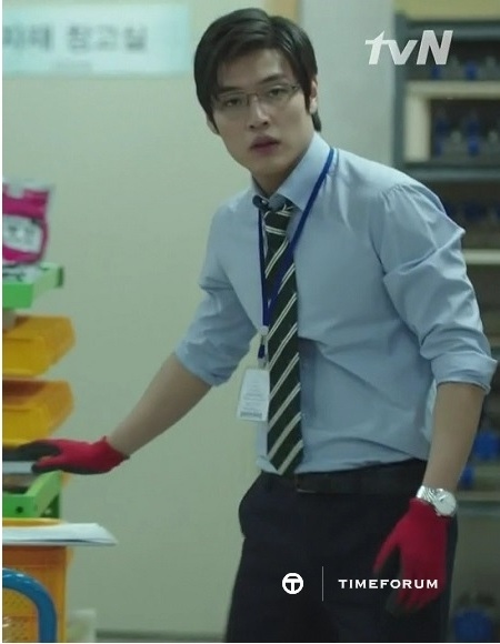 Kang Ha-neul as Jang Baek-gi with the Frederique Constant Slimline Moonphase Manufacture FC-705S4S6B in Misaeng: Incomplete Life (2014)