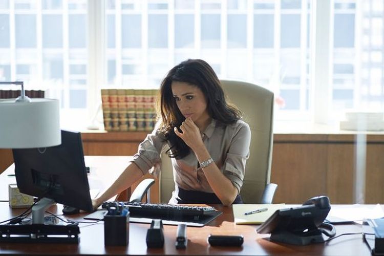 File:Suits (2011) - Cartier Tank Francaise scene.jpg