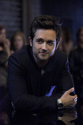 Justin Chatwin as Steve Wilton with the Panerai Luminor in Shameless (2011)