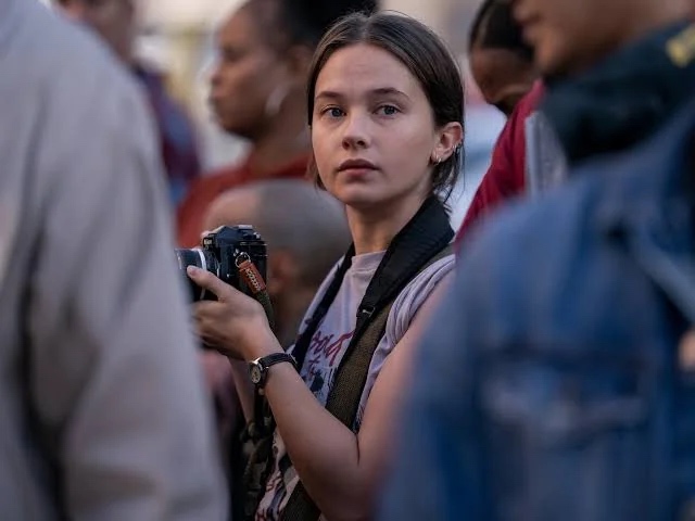 Cailee Spaeny as Jessie wearing a Timex Expedition-family watch in Civil War