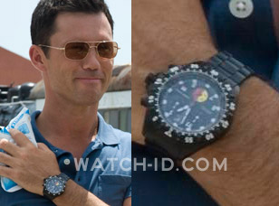 Jeffrey Donovan as Michael Westen with the Chase-Durer Special Forces 1000XL UDT in Burn Notice (2007)