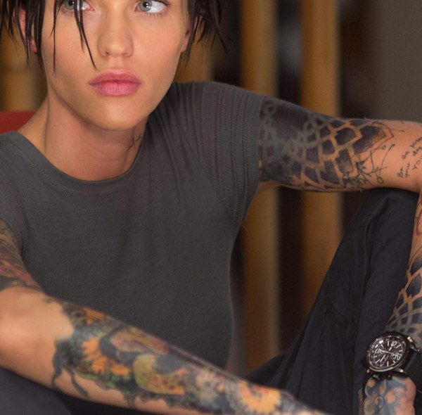 Ruby Rose wearing a Seiko Prospex Solar SSC295 in The Meg