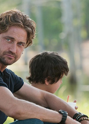Gerard Butler as George Dryer with the Casio WV200A-1AV in Playing for Keeps (2012)