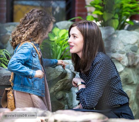 Anne Hathaway as Jules Ostin with the Cartier Tank in The Intern (2015)