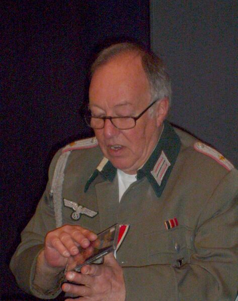 File:Guy Siner portrait.jpg