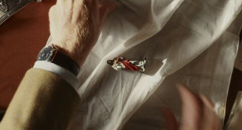 Daniel Craig as Benoit Blanc with the Omega De Ville Trésor 435.13.40.21.03.001 in Wake Up Dead Man: A Knives Out Mystery (2025)