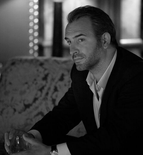 Jean Dujardin as Moïse / Grégory Liubov with the F.P. Journe Octa Calendrier in Möbius (2013)