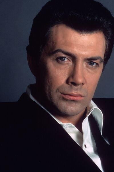 File:Lewis Collins portrait.jpg