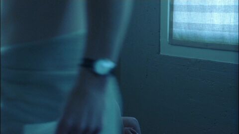 Keanu Reeves as Nelson Moss with the Hamilton Linwood Viewmatic in Sweet November (2001)