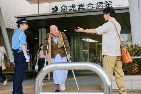 Jun Matsumoto as Akira Tokushige with the Tudor Petit Rosa Oyster 7934 in The 19th Medical Chart (2025)