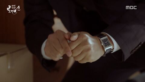 Ji Hyun-woo as Han Seung-joo with the Jaeger-LeCoultre Reverso Tribute in Risky Romance (2018)