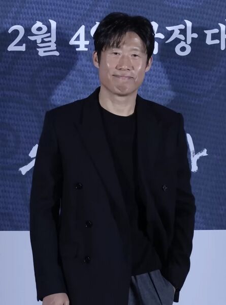 File:Yoo Hae-jin portrait.jpg