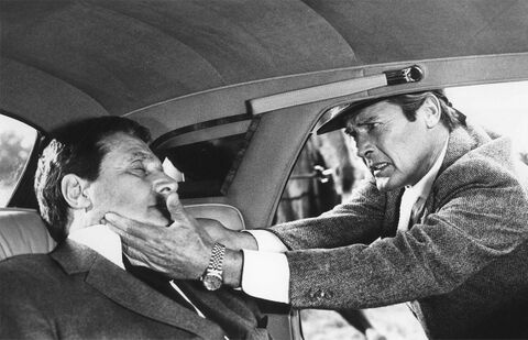 Roger Moore as James Bond with the Rolex Datejust in A View to a Kill (1985)