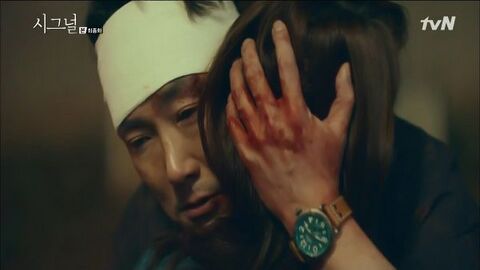 Cho Jin-woong as Lee Jae-han with the Dogfight Ace in Signal (2016)
