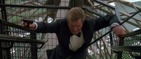 Roger Moore as James Bond with the Seiko H558-500 in A View to a Kill (1985)