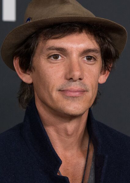 File:Lukas Haas portrait.jpg