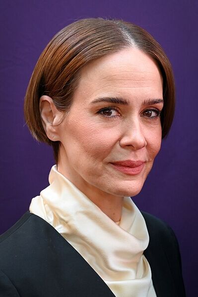 File:Sarah Paulson portrait.jpg
