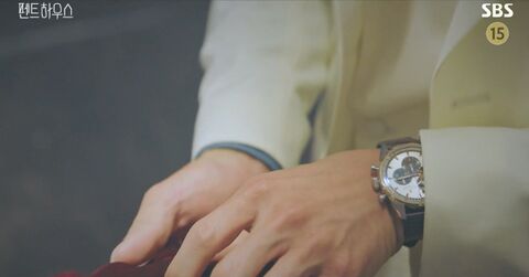 Park Eun-seok as Logan Lee with the Zenith Chronomaster Open 51.2080.4061/69.C494 in The Penthouse: War in Life (2020)
