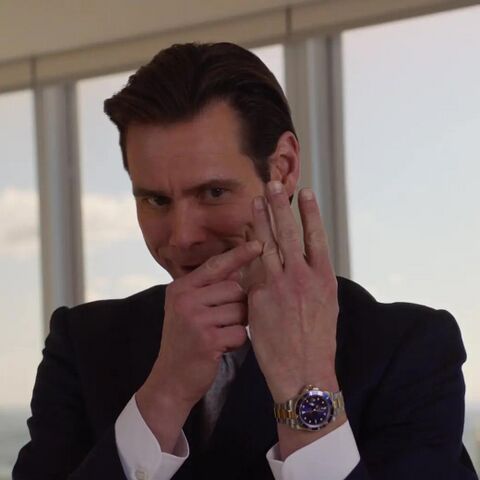 Jim Carrey as Thomas Popper with the Rolex Submariner 116613LB in Mr. Popper's Penguins (2011)