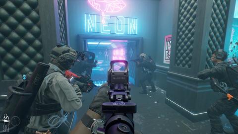 The wearer as SWAT commander (player character) with the Sangin Neptune in Ready or Not (2023)