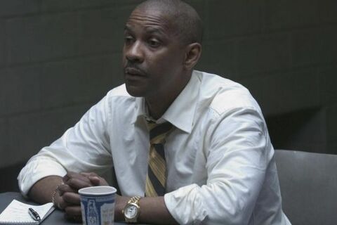 Denzel Washington as Detective Keith Frazier with the Gevril Chelsea in Inside Man (2006)
