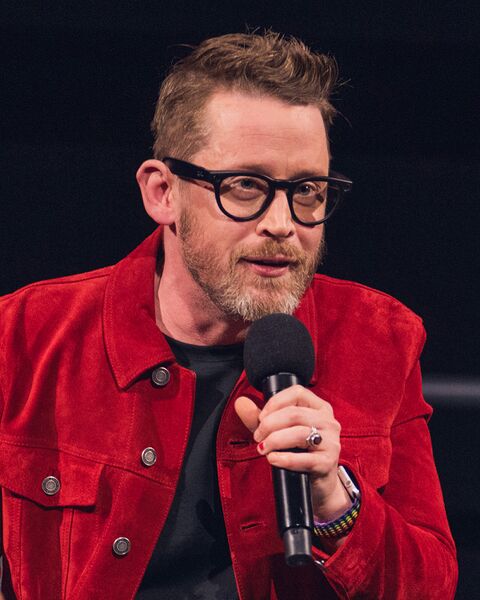 File:Macaulay Culkin portrait.jpg