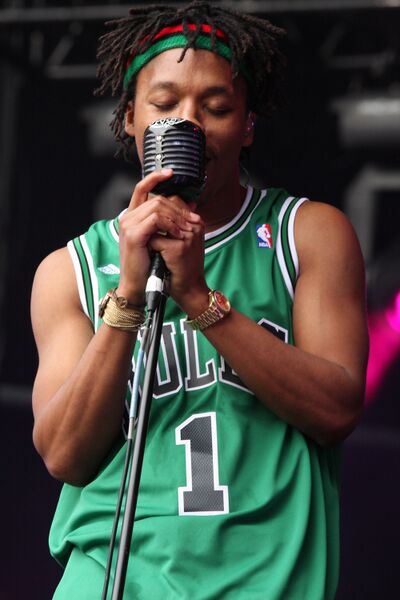 File:Lupe Fiasco 2012.jpg