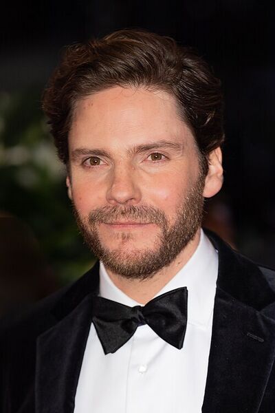 File:Daniel Brühl portrait.jpg