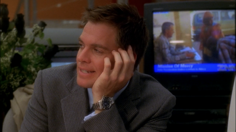 Michael Weatherly as Anthony DiNozzo with the Rolex Submariner in NCIS (2003)