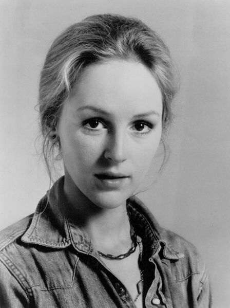 File:Bonnie Bedelia portrait.jpg