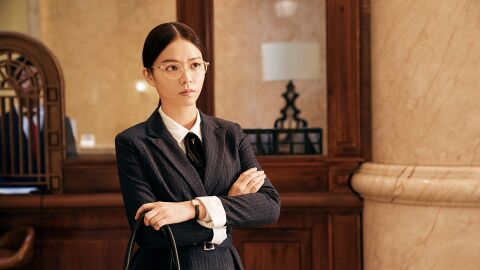 The wearer as Accountant "Xia Zhu" (夏竹) with the Longines watch in Hello Mr. Billionaire (2018)