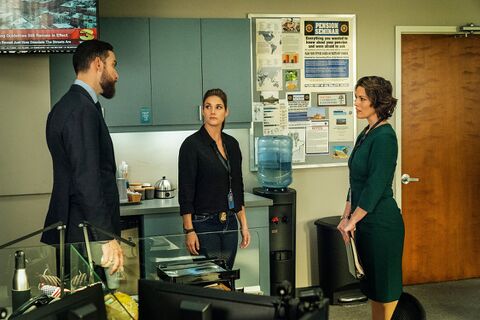 Missy Peregrym as Maggie Bell with the Victorinox Swiss Army Maverick Black Edition in FBI (2018)