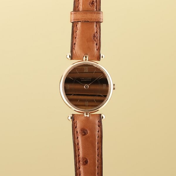 File:Van Cleef & Arpels Classique.jpg
