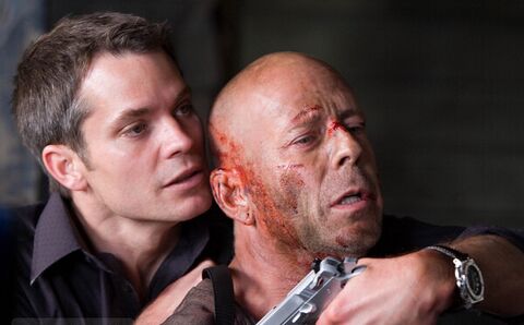 Bruce Willis as John McClane with the Hamilton Khaki ETO in Live Free or Die Hard (2007)