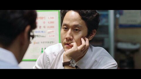 Jung Woo as Lee Joon-young with the Hamilton (unidentified model) in New Trial (2017)