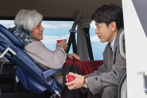 Satoshi Tsumabuki as Eiji Kurisu with the Grand Seiko Elegance SBGM221 in Passing the Reins (2025)