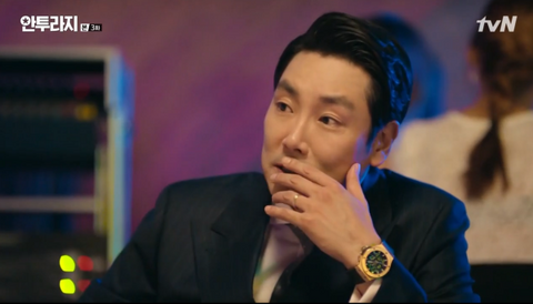 Cho Jin-woong as Kim Eun-gab with the Hublot Big Bang in Entourage (2016)