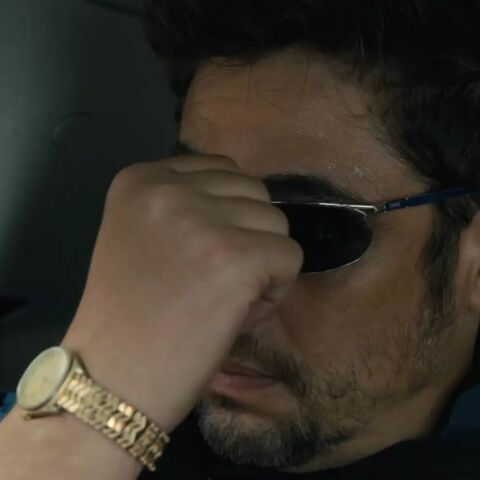 Benicio del Toro as Alejandro Gillick with the Alejandro Gillick's gold watch in Sicario (2015)