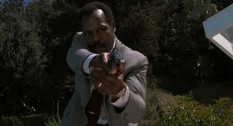 Danny Glover as Roger Murtaugh with the Timex watch in Lethal Weapon (1987)