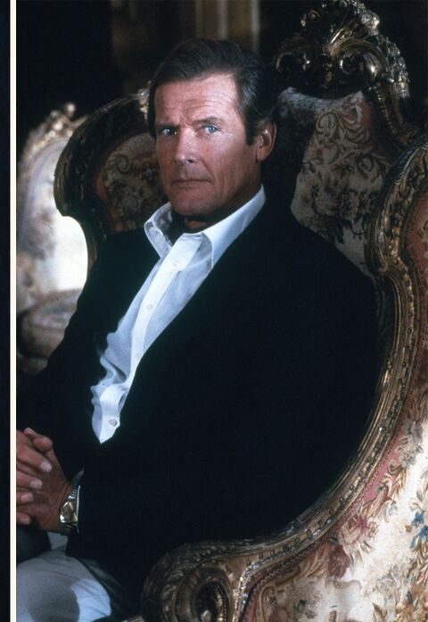 Roger Moore as James Bond with the Seiko 6923-8080 in A View to a Kill (1985)
