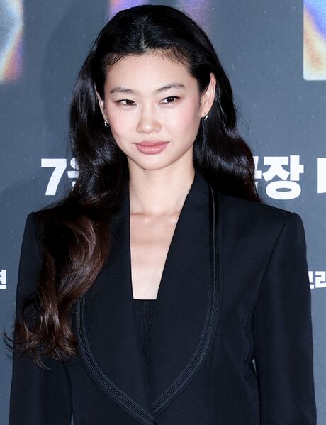 File:Hoyeon portrait.jpg