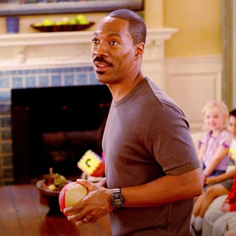 Eddie Murphy as Charlie Hinton with the Casio G-Shock DW9052-1V in Daddy Day Care (2003)