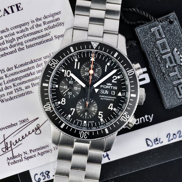 File:Fortis Cosmonauts Chronograph watch.jpg