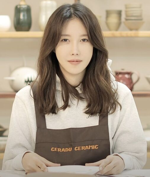 File:Lee Ji-ah portrait.jpg