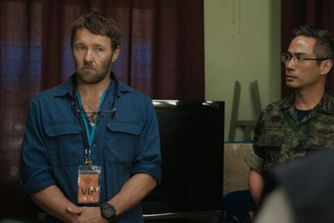 Joel Edgerton as Richard Harris with the Casio G-Shock GX56BB-1 in Thirteen Lives (2022)