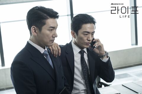 Cho Seung-woo as Koo Seung-hyo with the Piaget Polo S in Life (2018)