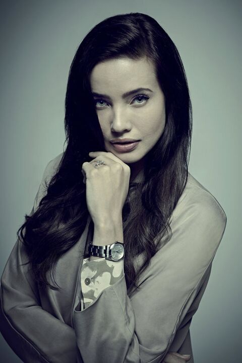 Stephanie Corneliussen as Joanna Wellick with the Rolex Oyster Perpetual in Mr Robot (2015)